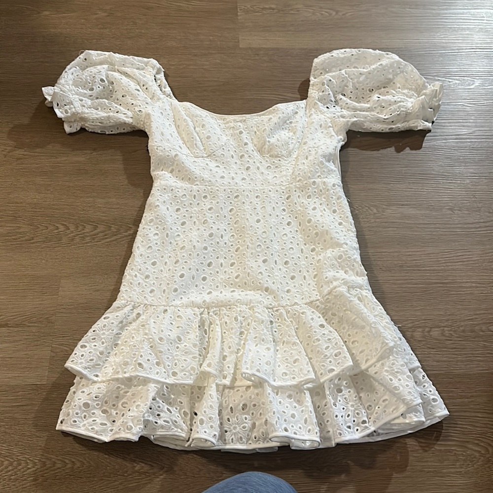 ASTR THE LABEL WHITE NEW DRESS